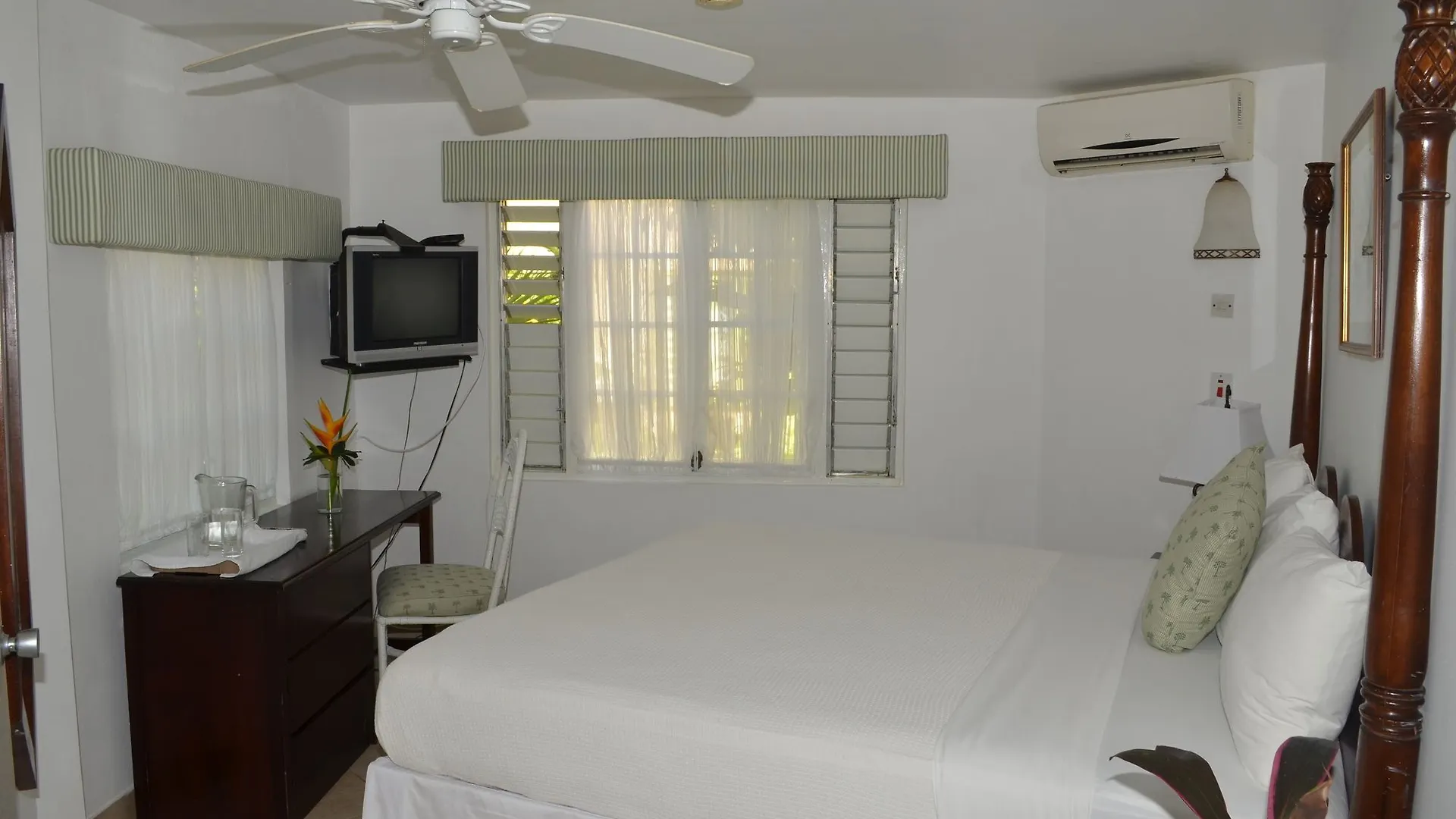 Yard Beach House Негрил Курортный комплекс